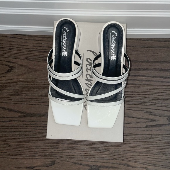 LAST CHANCE (moving to new country Aug 22nd) L’intervalle Sandals - Picture 4 of 5